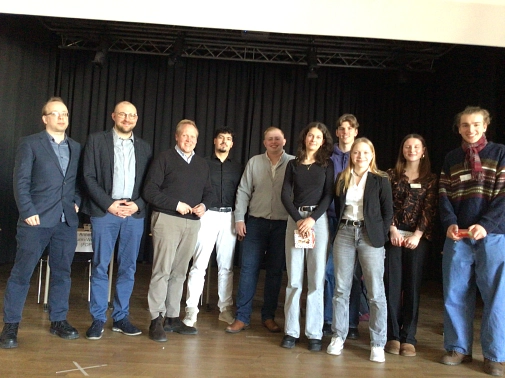 Podiumsdiskussion am MCG Direktkandidaten stellen sich Fragen der Schülerinnen und Schüler © Matthias-Claudius-Gymnasium